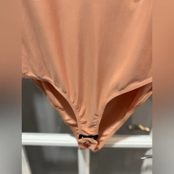 Fashion Nova Deep V-Neck Bodysuit - Size Large - Picture 3 of 6